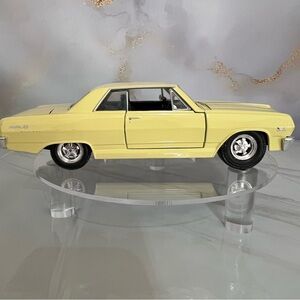 Maisto 1965 Chevrolet Malibu SS Yellow 1/24 Diecast Model Car